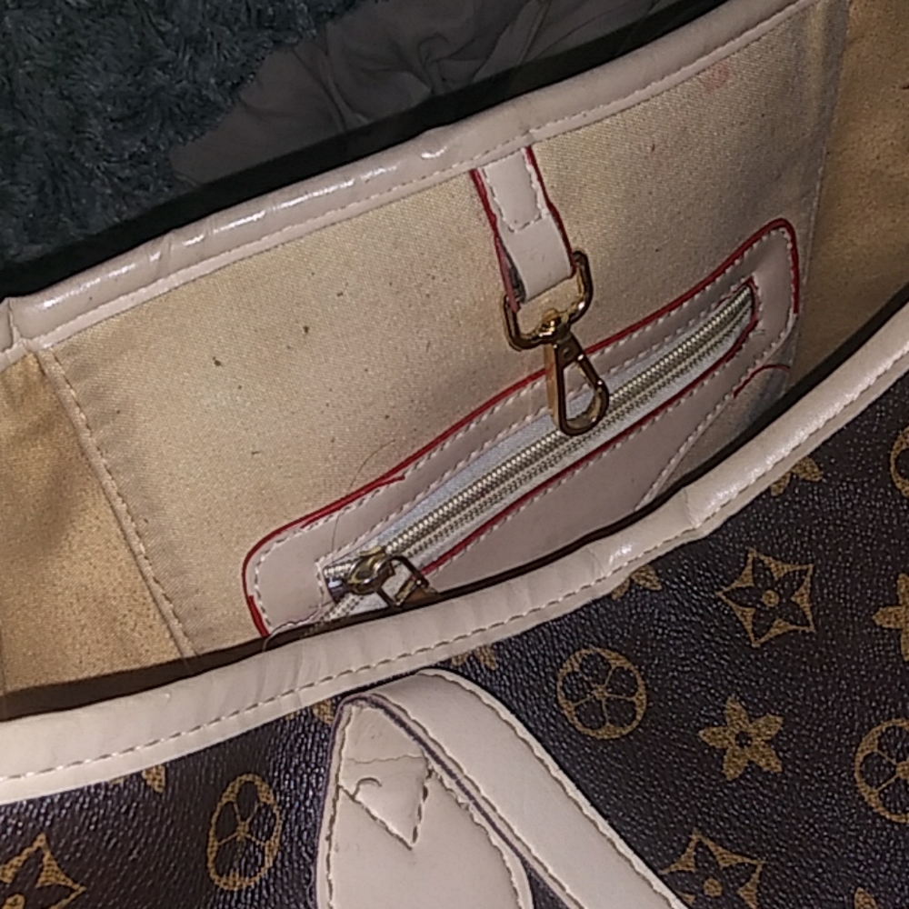 Purse - Picture 2 of 3